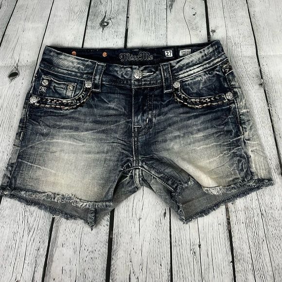 ⭐️ Flash Sale⭐️ Miss Me Signature Jean Shorts - Picture 2 of 6